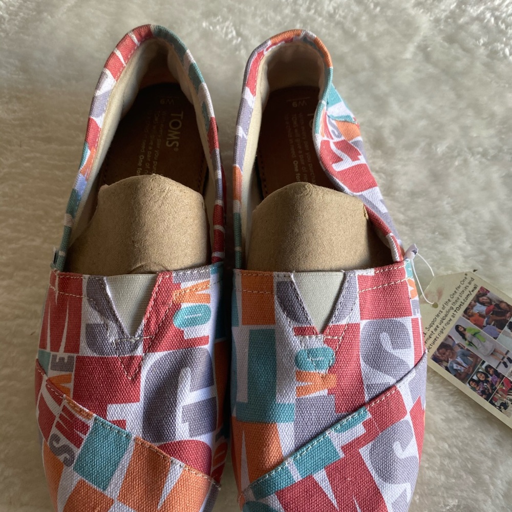 New Toms - Picture 2 of 5